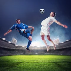 Poster de jardin Foot deux joueurs de football frappant le ballon