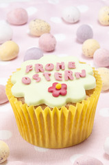 Oster cupcake mit frohe ostern Grüssen