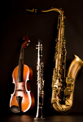 Fototapeta na wymiar Muzyka Sax tenor skrzypce saksofon i klarnet w kolorze czarnym