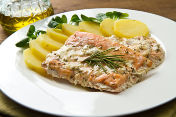 salmon fillet with potatoes