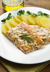 salmon fillet with potatoes