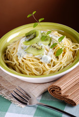 spaghetti al kiwi - ricetta greca