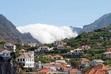 Fototapeta na wymiar Madeira mountain village, west coast