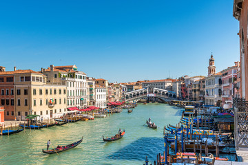 Fototapeta na wymiar Venice's Grand Canal and Rialto Bridge