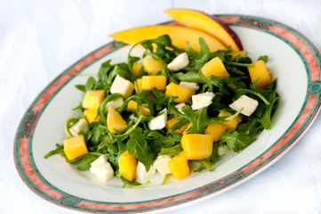 Salad with rucola, mozzarella and mango