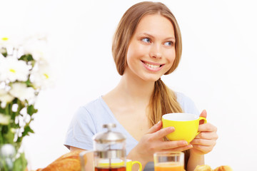 Beautiful young woman drinking tea