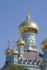 Fototapeta na wymiar ortodoksyjni kopuły kościoła