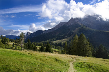 Fototapeta na wymiar Naturalny krajobraz w górach