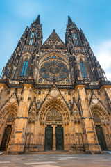 Fototapeta na wymiar Główne wejście do katedry Świętego Wita na Zamku Praskim