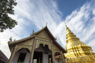 Fototapeta premium Golden Pagoda at Wat Phra That Hariphunchai , Thailand