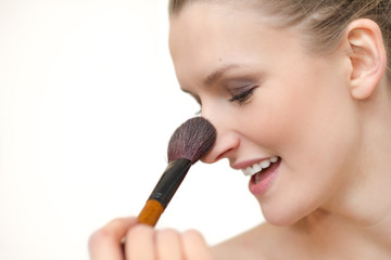 Naklejka premium Closeup portrait of woman face - makup - with brush