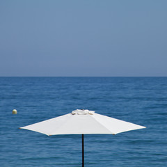 parasol morze śródziemne ocean biały wakacje urlop plaża - obrazy, fototapety, plakaty