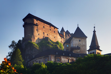 Fototapeta na wymiar Piękne Słowacja Zamek o zachodzie słońca - Orawski hrad