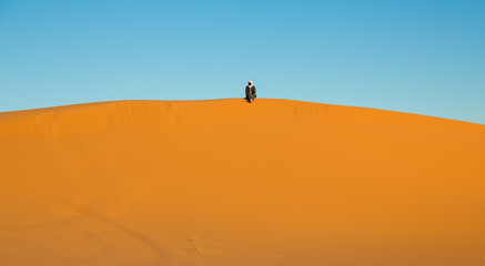 Fototapeta na wymiar Dune i człowiek