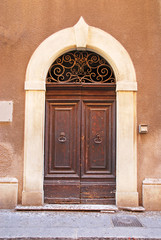 Fototapeta na wymiar Włochy, Livorno stare drzwi