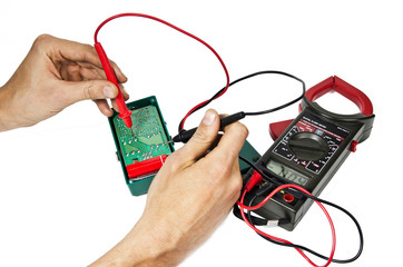 Измерение напряжения гитарной педали.