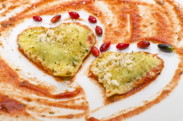 Cuore di Ravioli e Rose di Peperoncino
