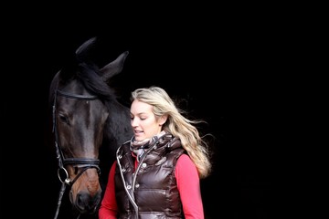 Fototapeta na wymiar + Kobieta koń na czarnym tle