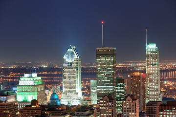 Naklejka premium Montreal at dusk