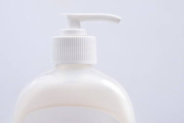 Fototapeta na wymiar Butelka mydła w płynie