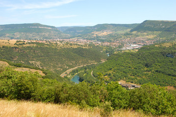 Fototapeta na wymiar widok na dolinę Tarn z mostu Millau