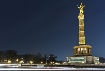 Fototapeta na wymiar Berlin Siegessaule at night