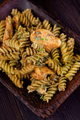 Fusilli pasta pesto
