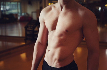 Corps d'un homme muscl&eacute;