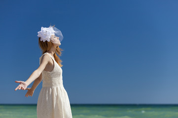 Fototapeta na wymiar Young bride at the beach