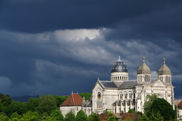 Ciel mena&ccedil;ant