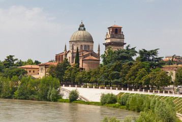 Kirche in Verona am Arno