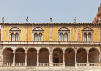 Fototapeta na wymiar Haus in Verona