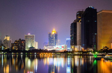 Obraz premium Benjakiti Park at Night in Bangkok, Thailand