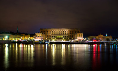 Fototapeta na wymiar Pałac Królewski w Sztokholmie w nocy