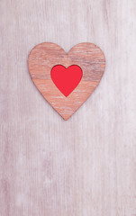 Herz Dekoration auf Holzhintergrund