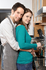 Junges Paar beim Kochen