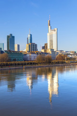 Fototapeta premium cityview of Frankfurt with river main