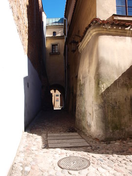 Fototapeta Dark alley in Lublin's old town, Poland