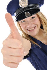 Junge Frau im Polizei-Kostüm 