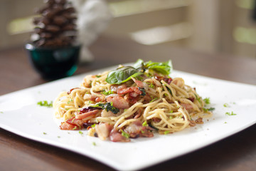spaghetti bacon garlic