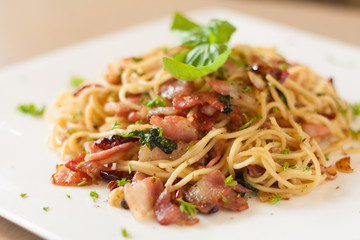 spaghetti bacon garlic