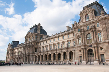 Fototapeta na wymiar Louvre Mueseum, Paris
