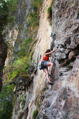 Obraz premium female rock climbling