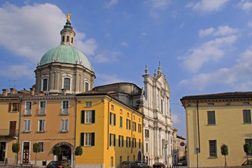 Fototapeta na wymiar Lonato del Garda, katedra