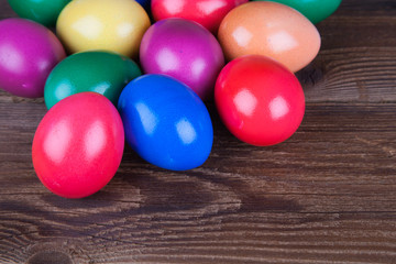 Farbige Ostereier auf Holz V