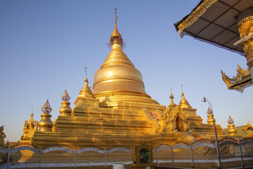 Fototapeta premium Myanmar, golden stupa