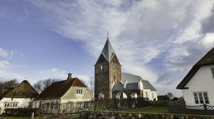 Fototapeta na wymiar Średniowieczny kościół w Ballum, Dania