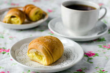 Roll with cream
