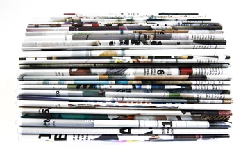 Abwaschbare Fototapete Zeitungen Stapel farbiger Zeitschriften