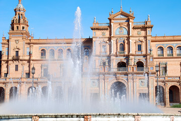 Fototapeta premium PLAZA DE ESPAÑA, EN SEVILLA. DETALLES DE LA FUENTE